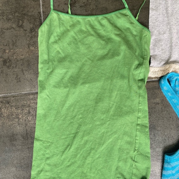Set of four tank tops, turquoise, green, and gray with lace - Picture 6 of 9